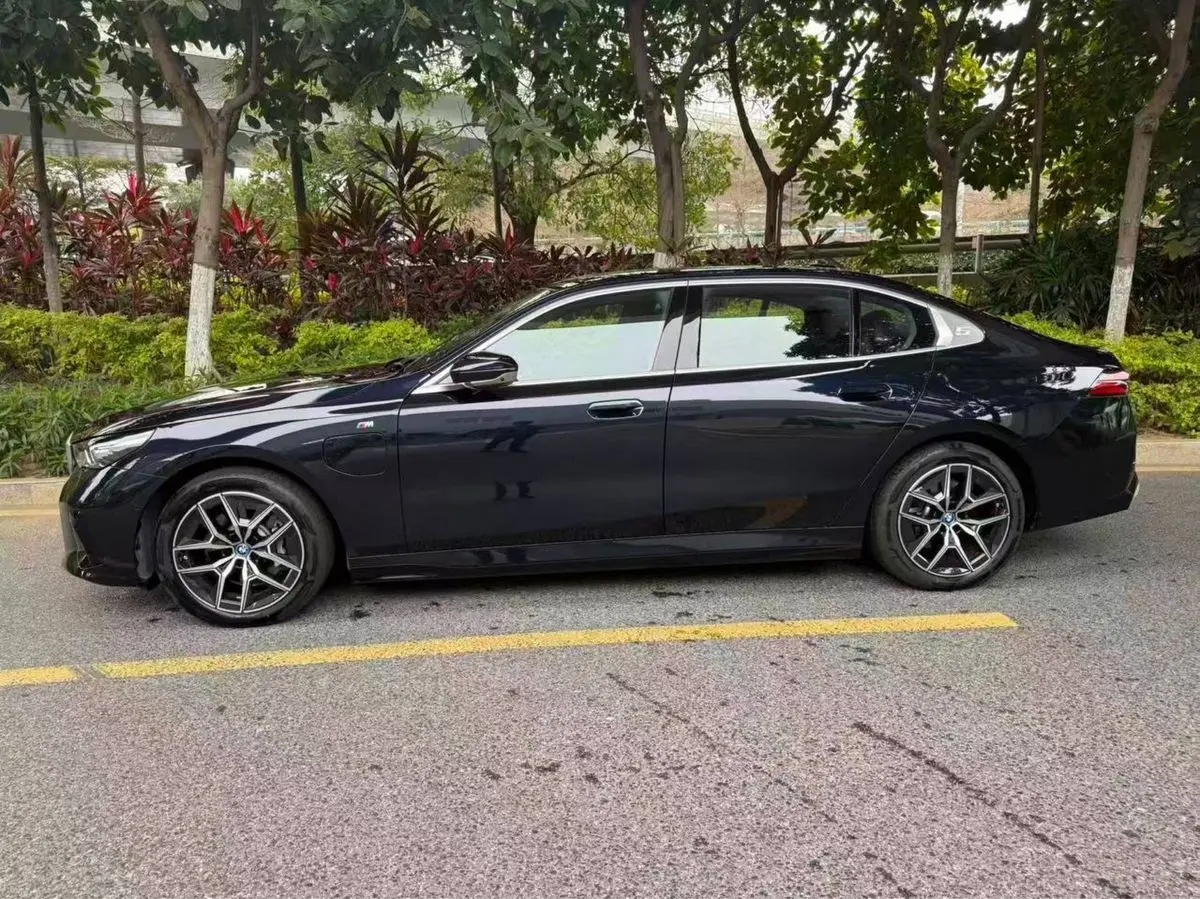 BMW i5 40L 2025 yil M-Sport