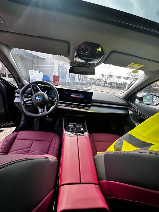BMW i5 40L 2025 yil M-Sport