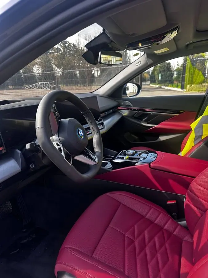 BMW i5 40L 2025 yil M-Sport