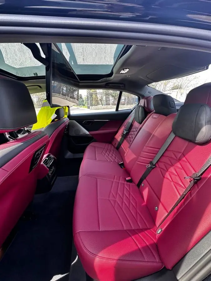 BMW i5 40L 2025 yil M-Sport