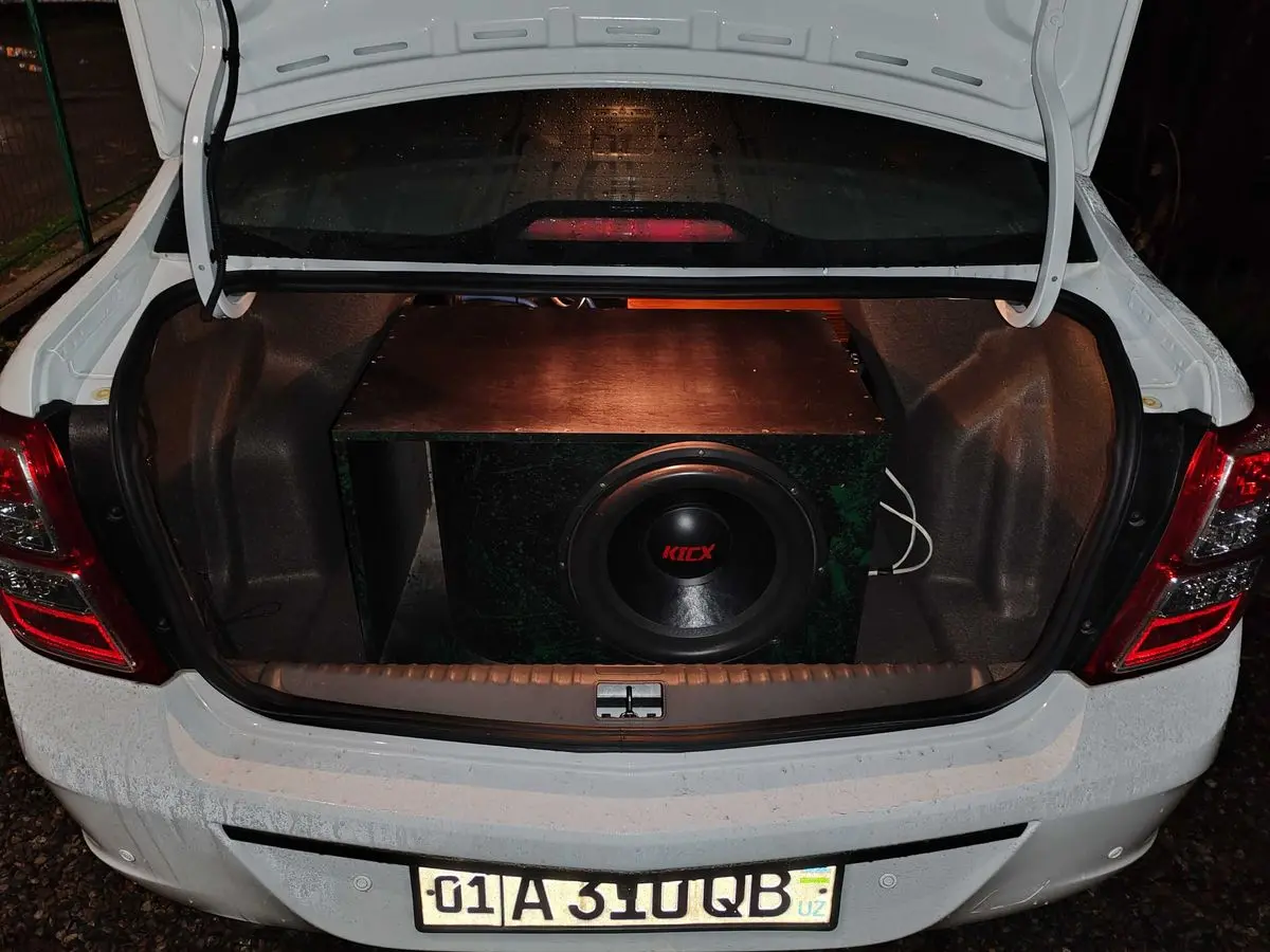 Свой Chevrolet Cobalt белый