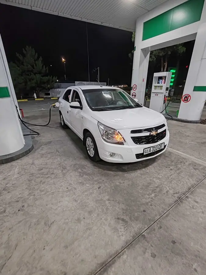 Свой Chevrolet Cobalt белый