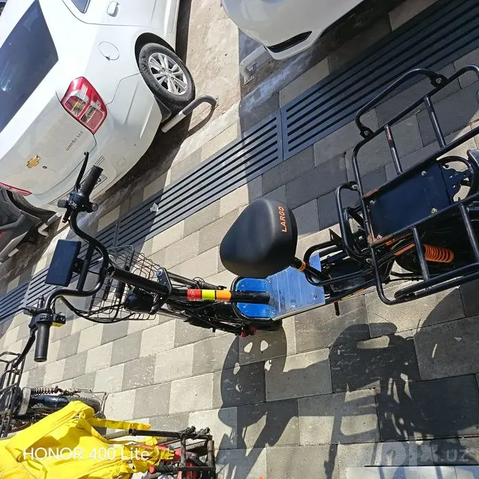 Skuter sotiladi holat zo'r narxi  kelishtirib beraman birinchi