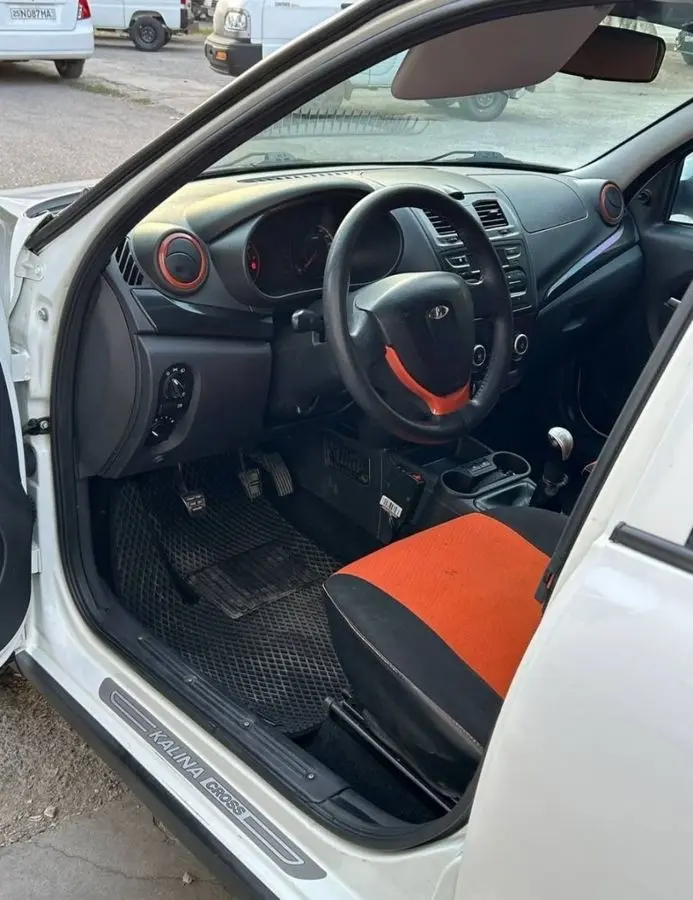 Lada Kalina Cross 2 sotiladi