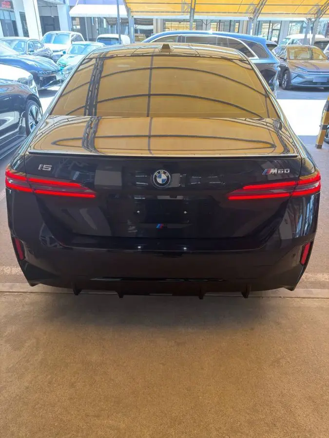 Bmw i5 m60  amerikanskiy  zborka 2024/2025 yili