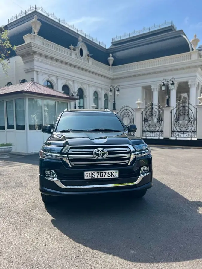 Toyota 200 сотилади