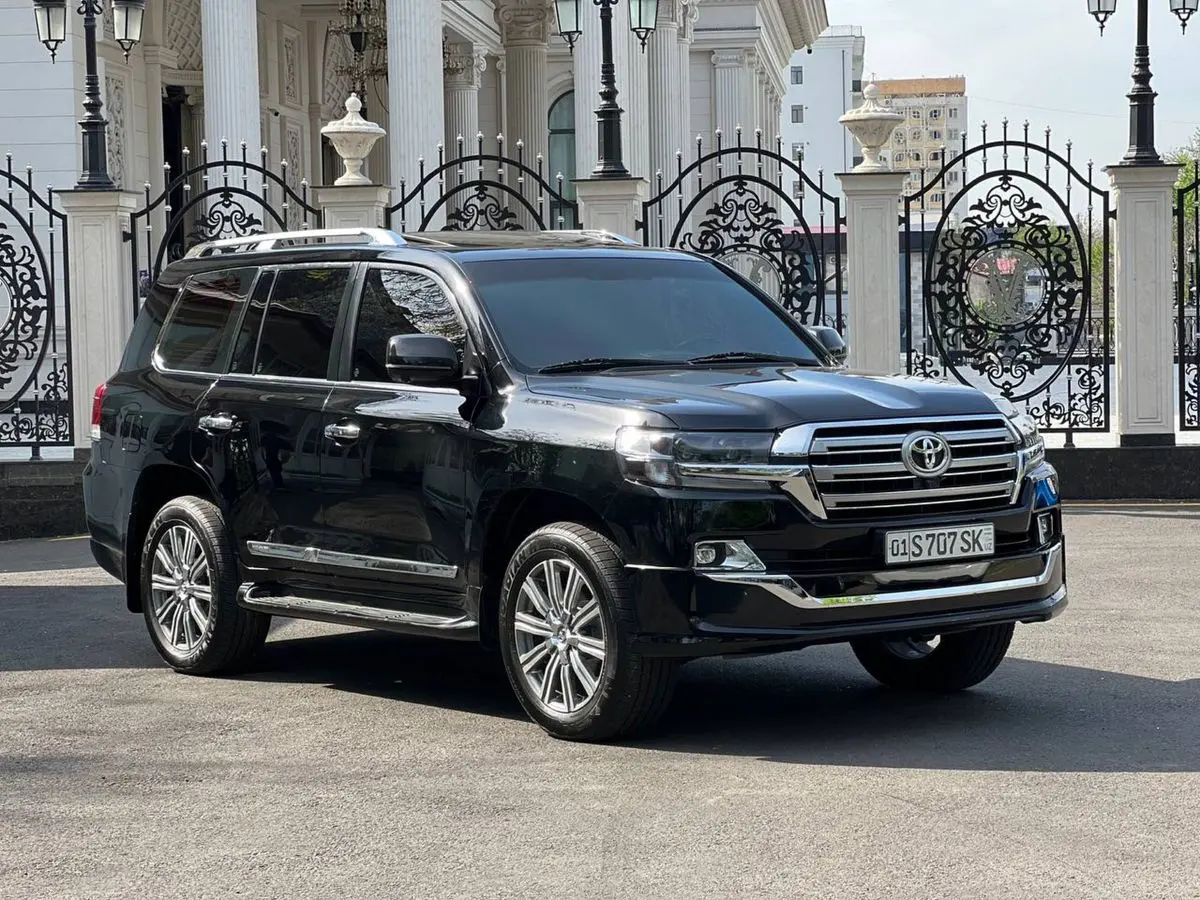 Toyota 200 сотилади