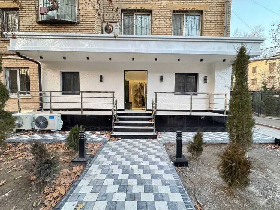 Продаётся нежилое своя Ц-1 новый ремонт Street 77 55м2