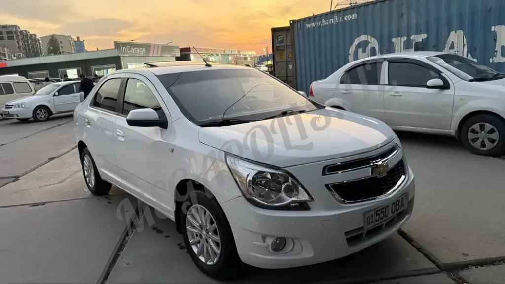 Кобальт 4 позиция фул наврот, люкли сотилади.