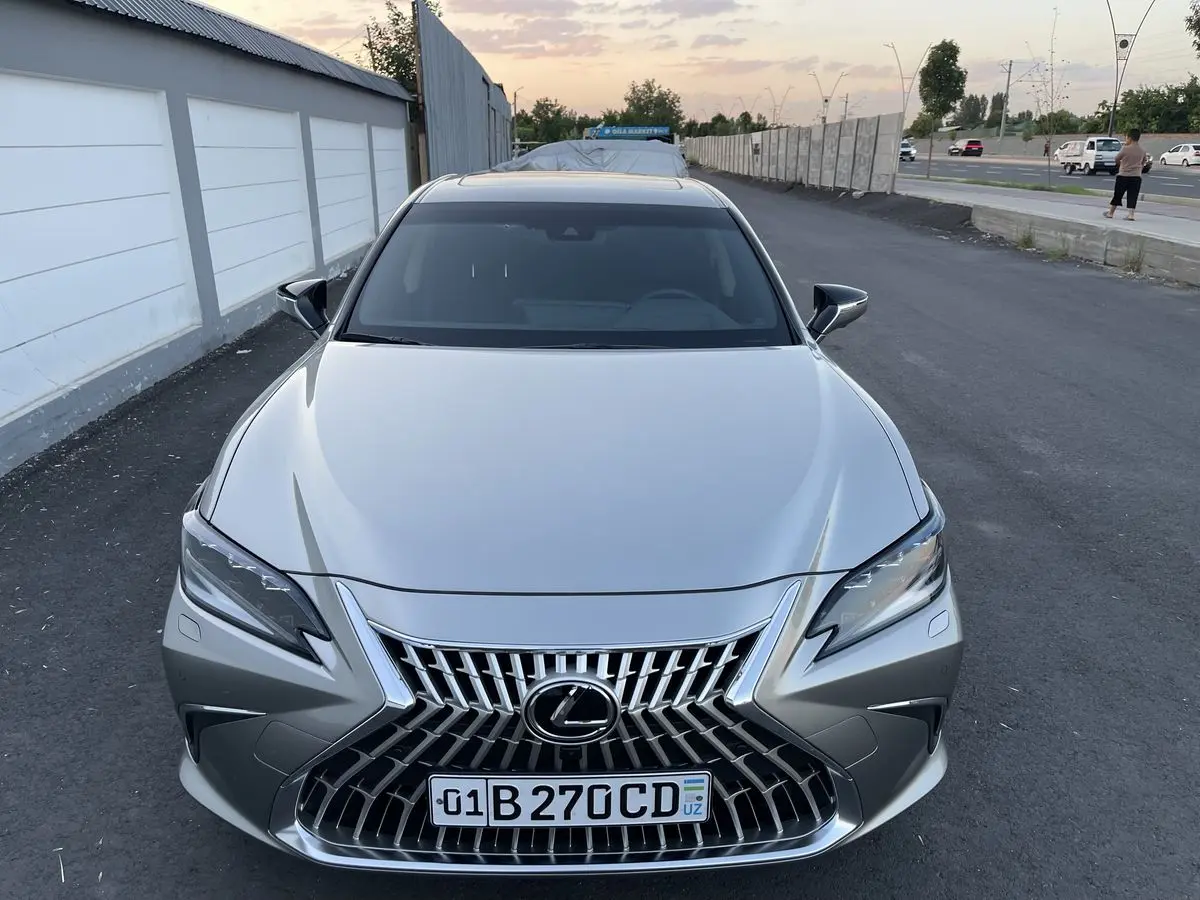 Lexus ES300 Premium 2025