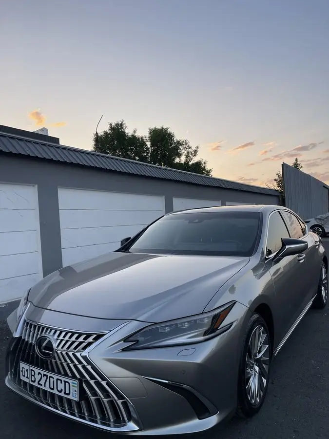 Lexus ES300 Premium 2025